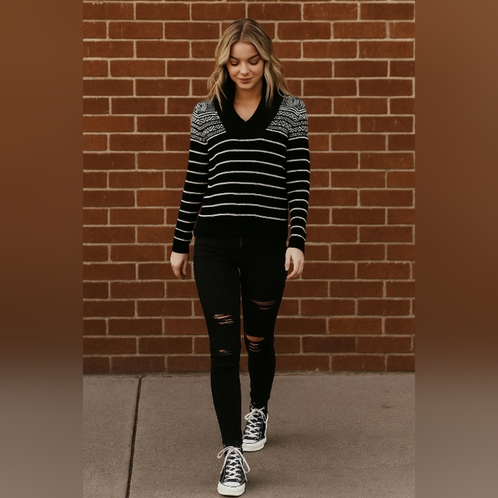 JESSICA🐞Geometric Patterned Black & White Knit Sweater with Shawl Neckline Sz:S